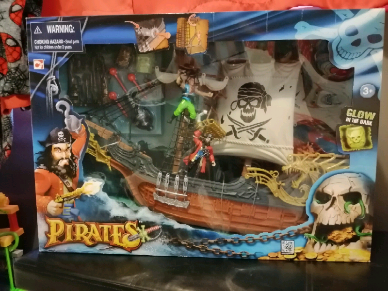deluxe captain pirate ship playset